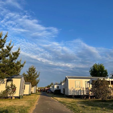 Camping Le Village De La Mer Les Moutiers Exterior photo